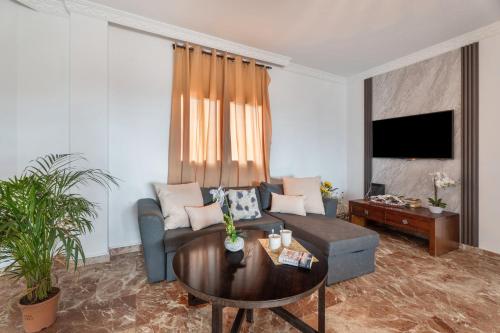 a living room with a couch and a table at Villa Luxury el Mirador in Adeje