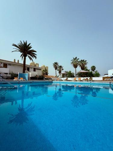 Las Américas 2BR, Pool & Garden, Close to Beach, LA37