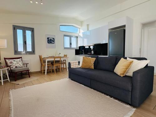 Seaview Penthouse 2BR with Large Terrace,Top Floor