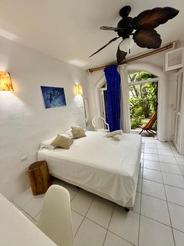 En eller flere senge i et værelse på SelvaMar Estudios Playa