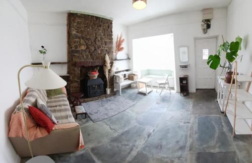 Gallery image of Charming three bedroom house with a walled garden in Bideford