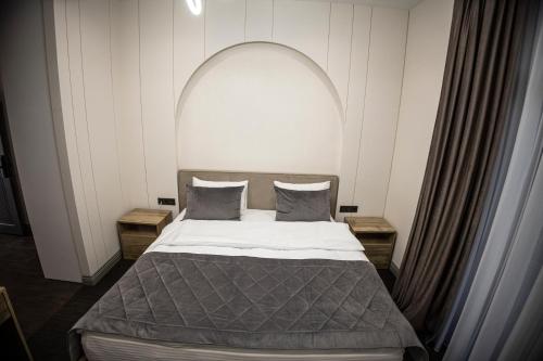Château Byurakan Hotelにあるベッド