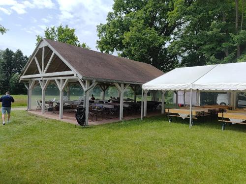 Taman di luar Pałac w Rymaniu