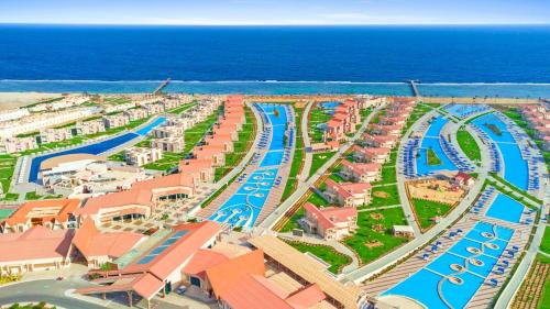 Bazén v ubytování Pickalbatros Sea World Resort - Marsa Alam- "Aqua Park" nebo v jeho okolí
