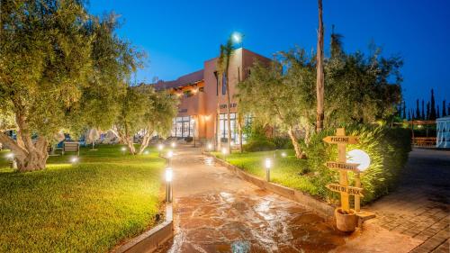 Κήπος έξω από το Ourika Camp Suites Hotel & Resort