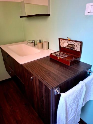 a bathroom with a sink and a mirror on a counter at Casa Mecenate in Arezzo