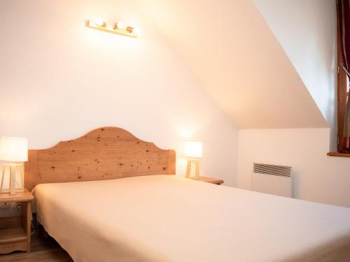 a bedroom with a white bed and two lamps at Charmant 2 Pièces à Vignec - 4 Pers., Piscine, Proche St Lary Soulan - FR-1-504-278 in Vignec