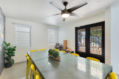 a dining room with a table and a ceiling fan at Hacienda M&B Perfect for Groups, with Pool and Spacious Patio in Vega Baja