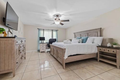 a bedroom with a bed and a ceiling fan at Family Retreat with Heated Pool, Playground, Ping Pong Table in Jasmine Estates