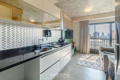 Kuchyň nebo kuchyňský kout v ubytování Lindos aptos com piscina no Setor Oeste IDV