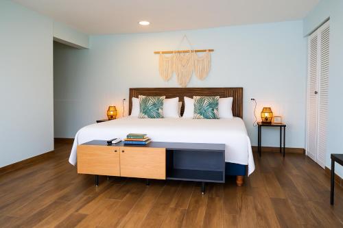 a bedroom with a large bed with a wooden drawer at Fragata Island House in Isla Grande