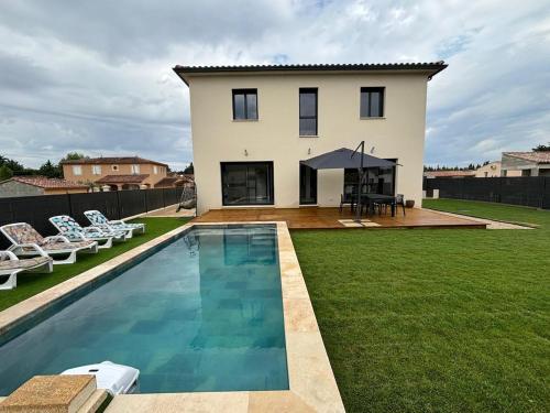 Πισίνα στο ή κοντά στο Large luxury villa with pool