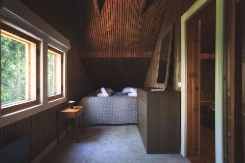 a bedroom with a bed in a room with a window at Stay North - Veteran's House in Kiljava