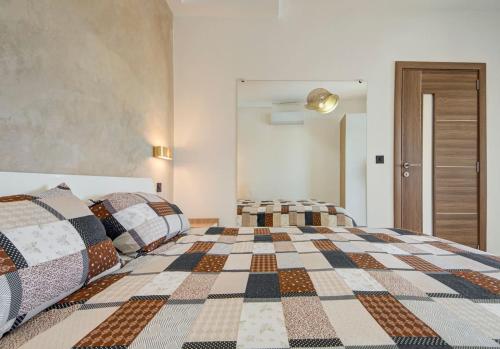 Un ou plusieurs lits dans un hébergement de l'établissement Oakville, Valley Views, Private Pool, BBQ, Games Room by Haven & Keys Malta