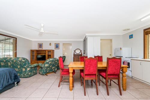 Η κουζίνα ή μικρή κουζίνα στο Travellers Rest Motel