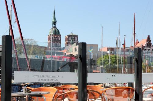 a view of a harbor with tables and chairs at Pension Klabautermann in Stralsund