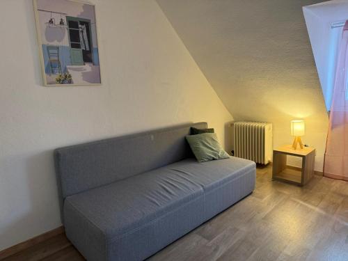 Posezení v ubytování Zimmer mit Sofa & Gemeinschaftsbad