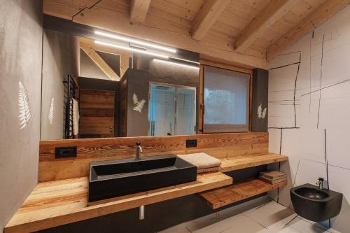 Ένα μπάνιο στο Sylva Smart Lodge