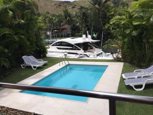 House by the sea in Angra dos Reis