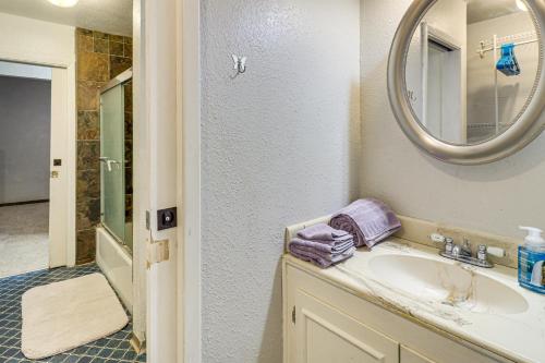 Koupelna v ubytování Perfect For Groups! Socorro Home Near NM Tech