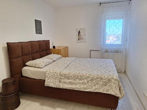 a bedroom with a bed in a room with a window at Maja’s lovely place in Velika Gorica