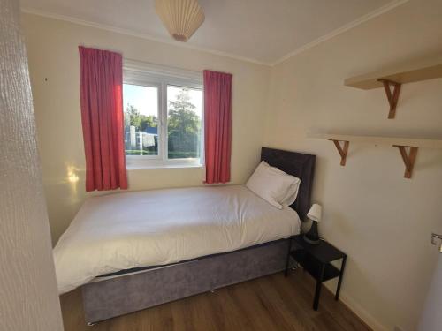 Postel nebo postele na pokoji v ubytování Lovely 3 Bedroom House 5 Minutes M6 or Carlisle