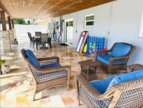 Χώρος καθιστικού στο Family-Ready 3 BDR Oasis Near Pompano Beach
