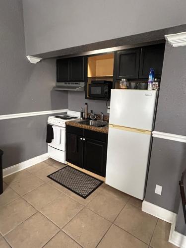 Kuchyň nebo kuchyňský kout v ubytování Suspence Property