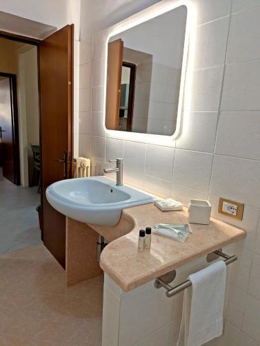 a bathroom with a sink and a mirror at Maison DomInes in Ciampino