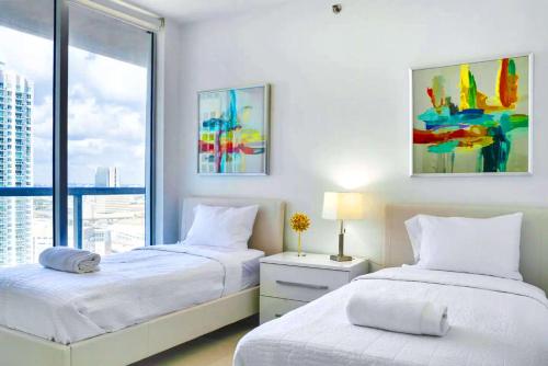 Luxury Living in Brickell - Stunning City Views photo 10