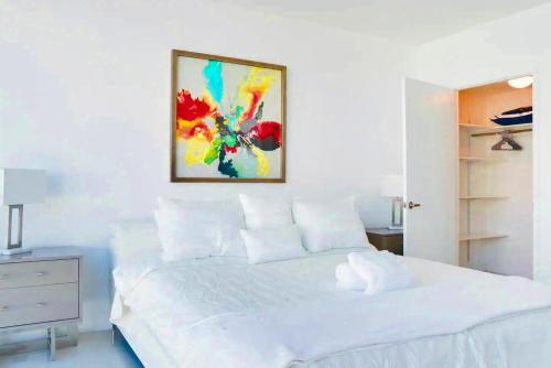 Luxury Living in Brickell - Stunning City Views photo 9