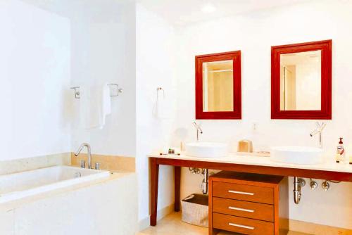 Luxury Living in Brickell - Stunning City Views photo 22
