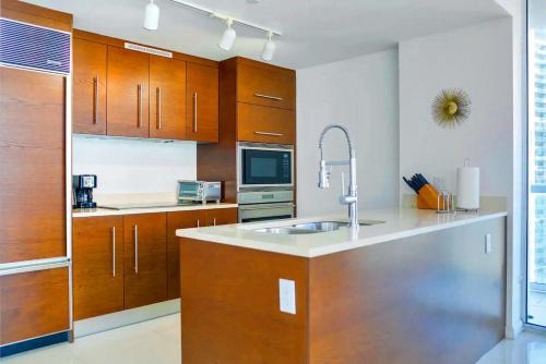 Luxury Living in Brickell - Stunning City Views photo 4