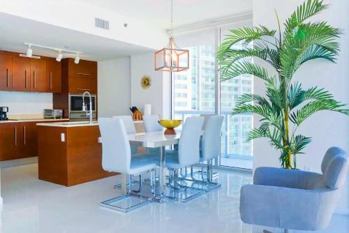 Luxury Living in Brickell - Stunning City Views photo 12
