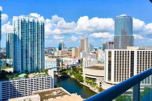 Luxury Living in Brickell - Stunning City Views photo 6
