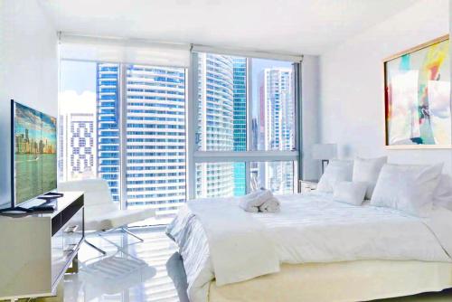 Luxury Living in Brickell - Stunning City Views photo 3