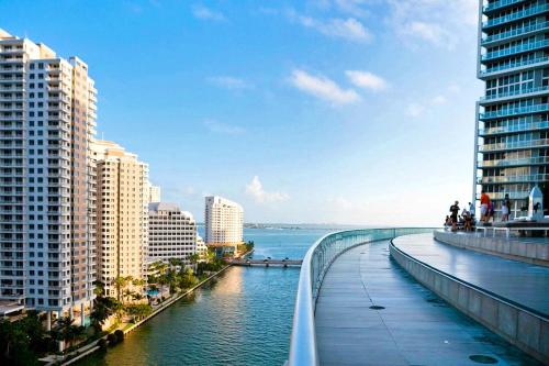 Luxury Living in Brickell - Stunning City Views photo 14