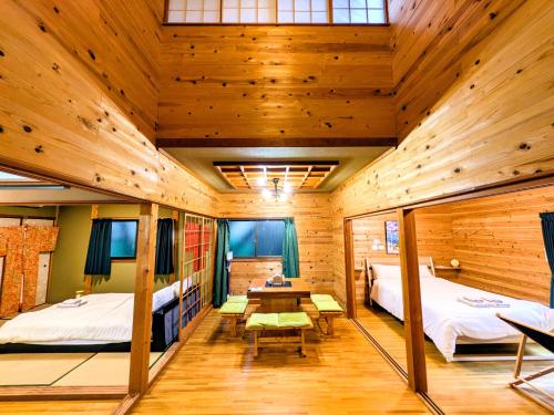 Una cama o camas en una habitación de Morifuneya Ine - 森舟屋 伊根 -