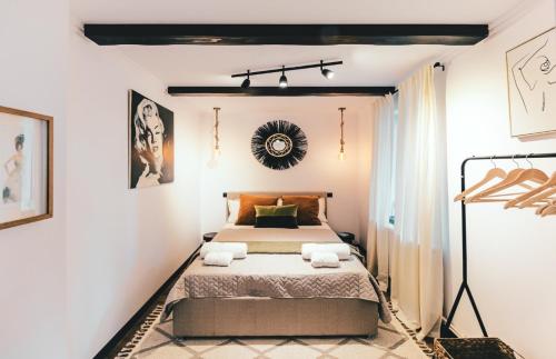 a bedroom with a bed with two towels at Noctis Nine in Curtea de Argeş