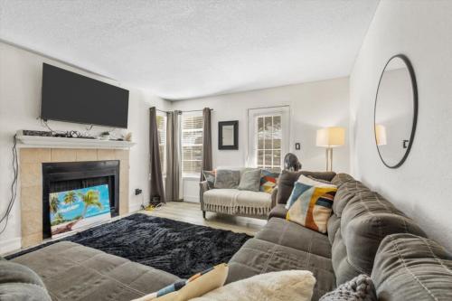 Χώρος καθιστικού στο NEW London House Orlando Airport Private Condo