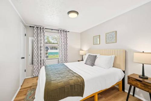 Katil atau katil-katil dalam bilik di 10 min to NRG Park | Private Deck | Movie Nights