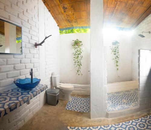 a bathroom with a sink and a toilet in a room at Kanta Sana in Palomino