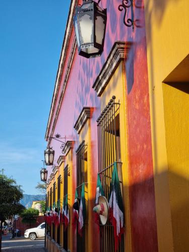 a building with a colorful mural on the side of it at Coliving Chingon in Guadalajara