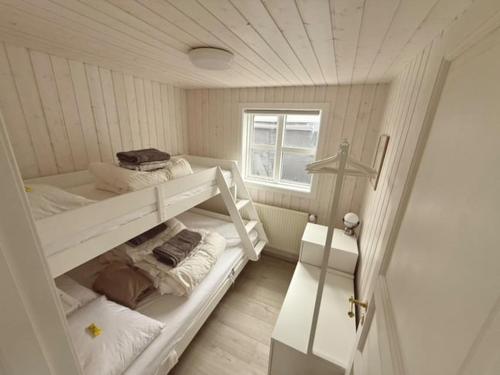 a small room with two bunk beds and a window at Cozy cottage in Golden Circle in Reykholt
