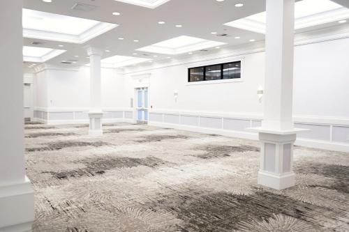 a large room with white columns and a white wall at Crowne Plaza Providence-Warwick (Airport) by IHG in Warwick