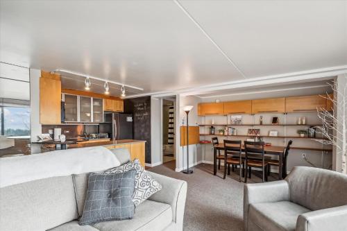 Η κουζίνα ή μικρή κουζίνα στο Notchbrook 5 Apt.