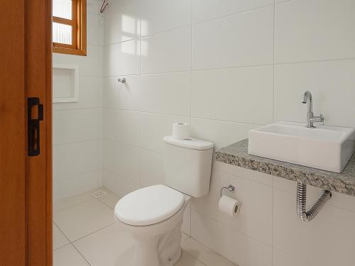 Ένα μπάνιο στο Residencial Villa Del Mare