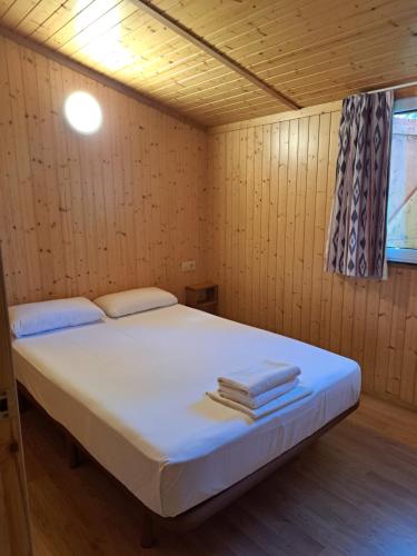 Ένα ή περισσότερα κρεβάτια σε δωμάτιο στο Camping Cala Nova