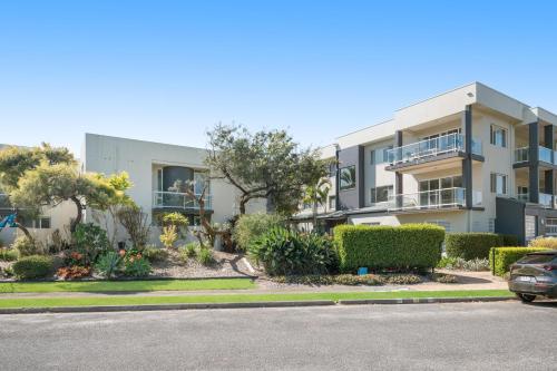 an apartment building with a car parked in front of it at Riana Moorings 20 in Port Macquarie