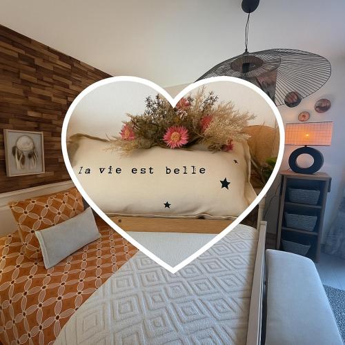 a heart shaped picture of a bed in a bedroom at Petit cocon proche de Stanislas in Nancy